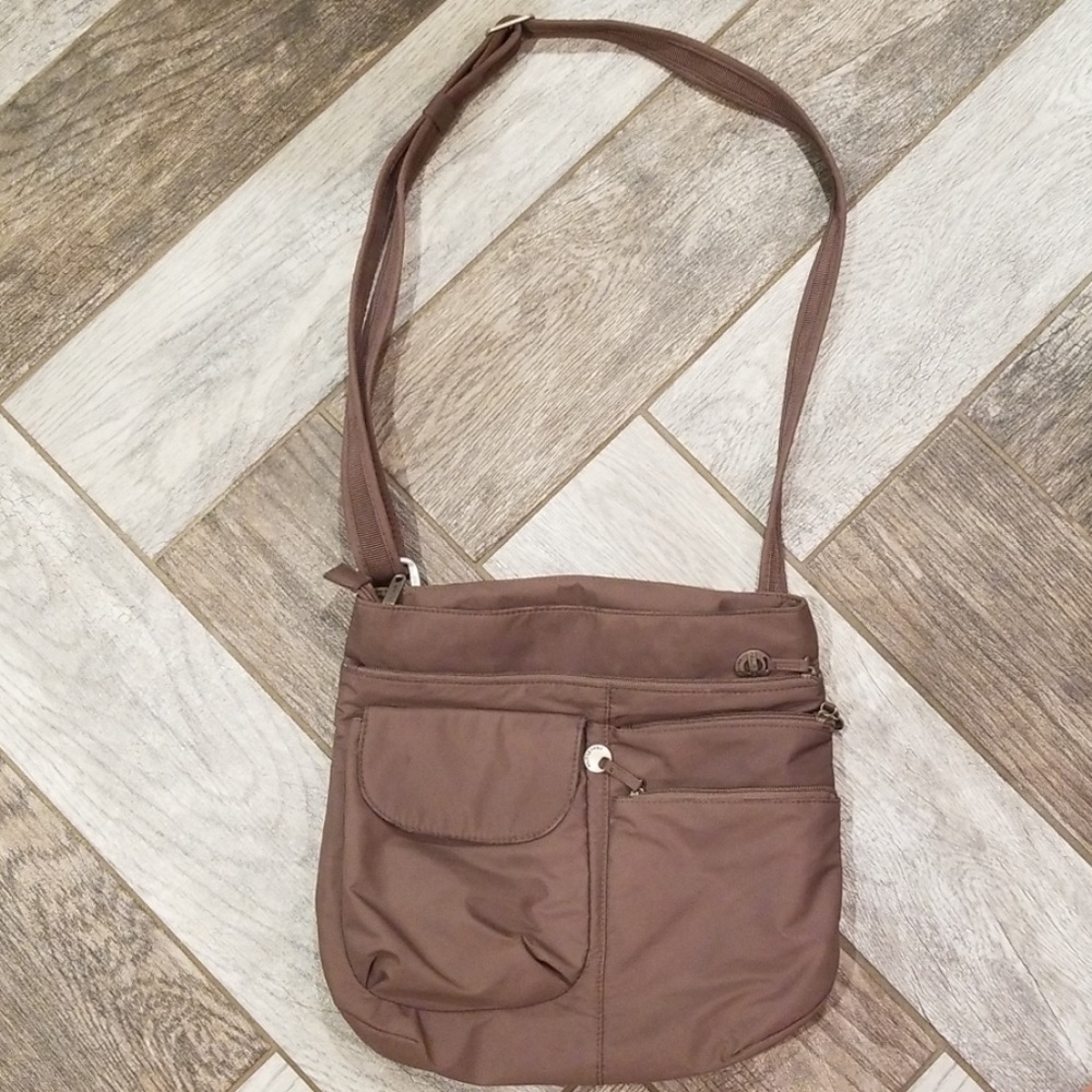 Travelon adjustable messenger